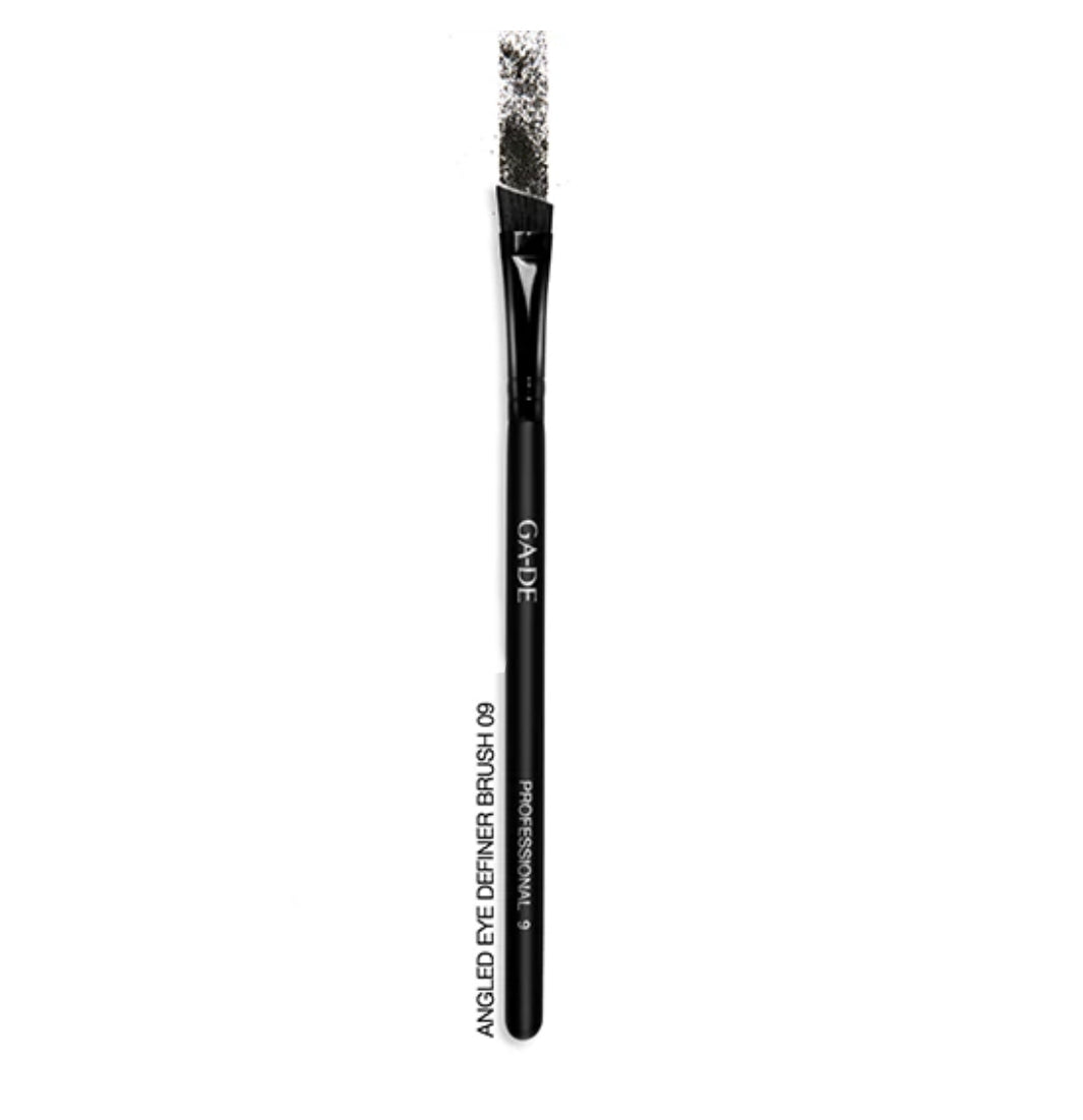 GA-DE Professional Angled Eye Definer, Eyeliner, and Smokey Eyeliner Brush 09 KFP